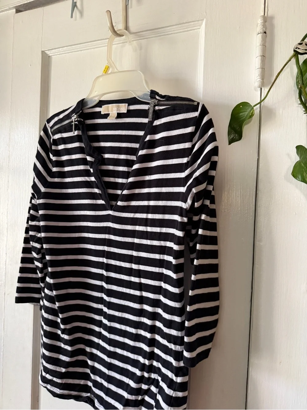 Michael Kors size S Black & White Striped V-Neck Long Sleeve Top